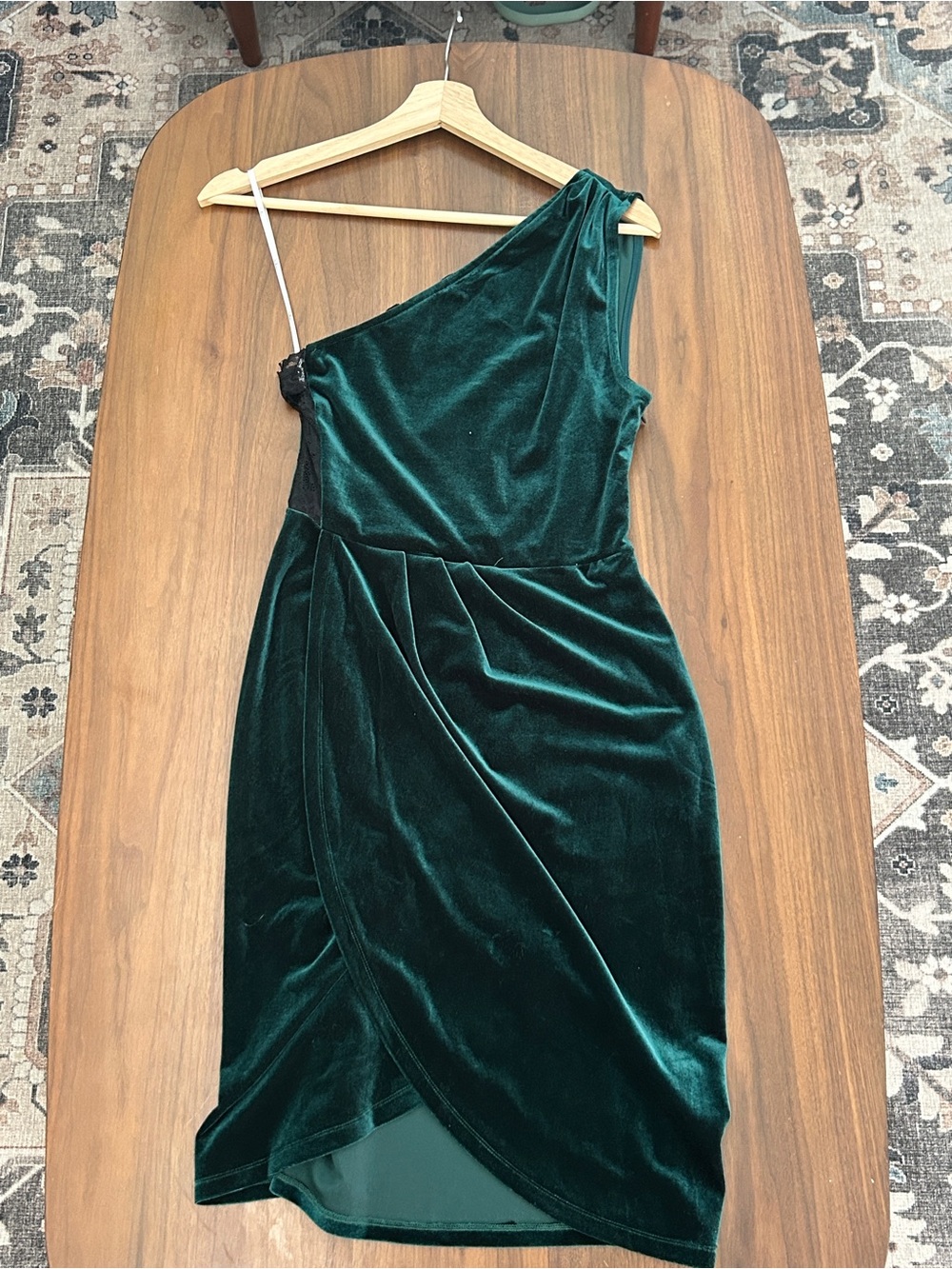 Lulu's One-Shoulder Emerald Velvet Cocktail Dress